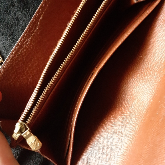 Authentic Louis Vuitton Monogram Sarah Wallet/Crossbody - Picture 7 of 12